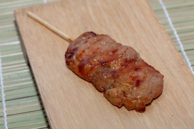 Kızarmış domuz eti Tayland usulü.