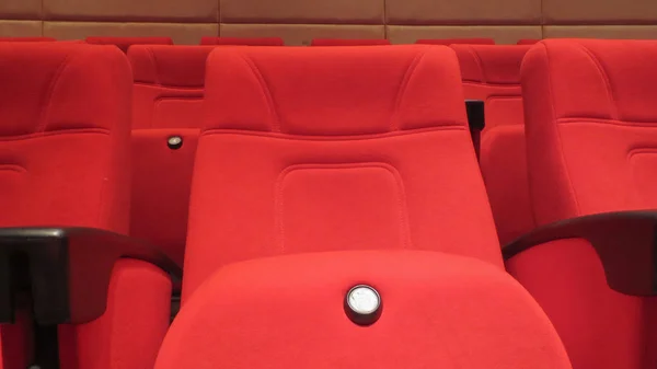 Fila de asiento rojo en la sala de seminarios —  Fotos de Stock