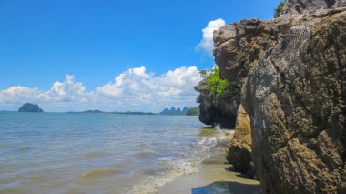Tayland 'ın Pak Meng Sahili Trang Eyaleti, Tayland' daki Pak Meng Sahili Trang Bölgesi 'ndeki güzel deniz dağı ve ada manzarası.