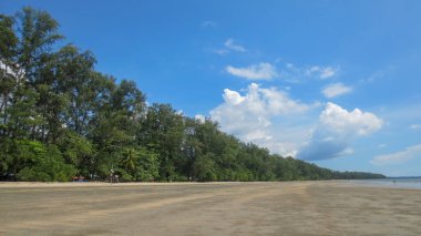Tayland 'ın Pak Meng Plajı Trang bölgesindeki güzel deniz ve kum manzarası