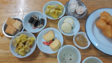 Tayland, Phatthalung 'daki Çin restoranında çay ve Çin yemeği.