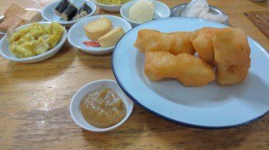 Tayland, Phatthalung 'daki Çin restoranında çay ve Çin yemeği.