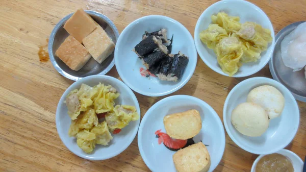 Tayland, Phatthalung 'daki Çin restoranında çay ve Çin yemeği.