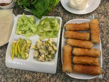 Vietnamca köfte ile sebze (Nam-Neaung tamamladı)