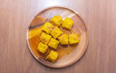 Karides Çin buğulanmış köfte tabakta