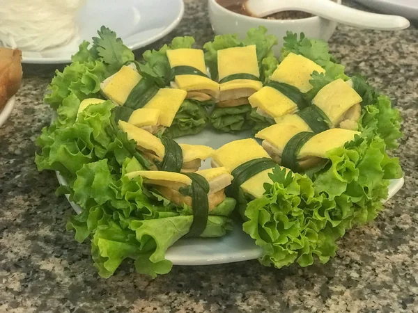 Vietnamca köfte ile sebze (Nam-Neaung tamamladı)