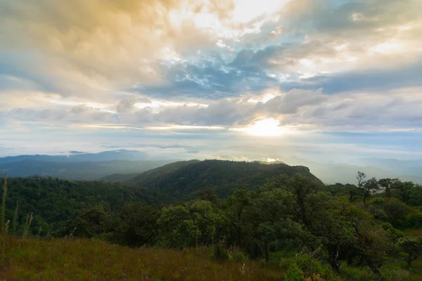 Beautiful sky, cloud, mist and mountain at Doi Mon Jong, Chiang Mai, Thailand — Stock Photo, Image