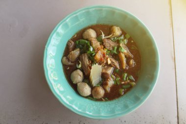 Sabah zaferi ve fasulye filizli domuz çorbası.