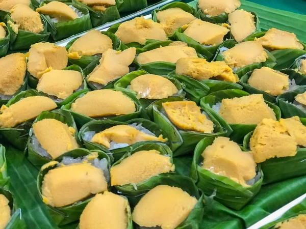 Rad söt klibbig ris med thailändsk senap, thailändsk dessert — Stockfoto