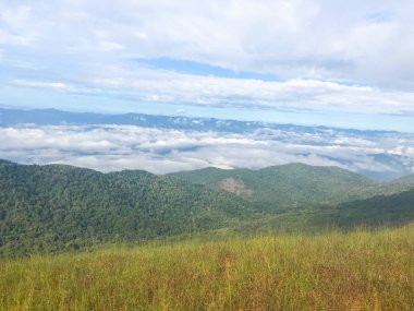 Dağ manzarası ve güzel bulutlar Chaing Mai, Tayland 'da