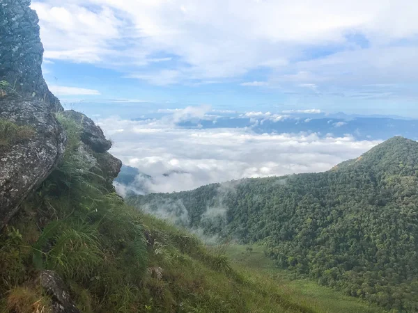 タイ・チェンマイの山の上の丘と雲 — ストック写真