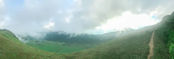 Bela paisagem da montanha mon jong em Chaing mai, Tailândia — Fotografia de Stock