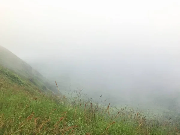 山の上に濃い霧と雲｜Chaing mai, Thailand — ストック写真