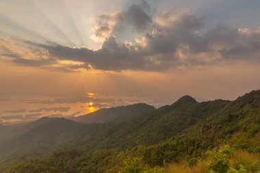 Kanchanaburi, Tayland 'daki Pompee Ulusal Parkı' nda gün batımı.