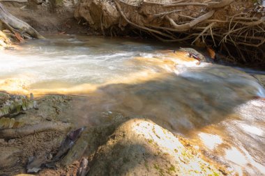 Kanchanaburi, Tayland 'da doğa sahnesi Kroeng Krawia Şelalesi