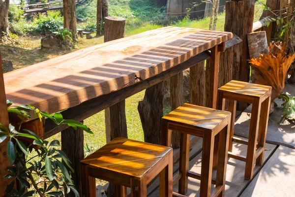 Table scene and tree in background at coffee cafe — Stock Photo, Image