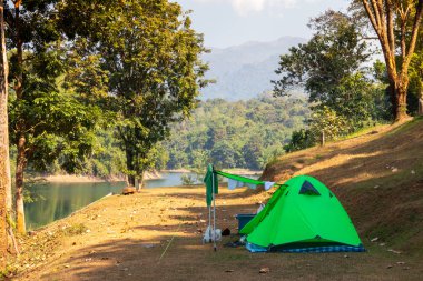 Pompee Khao Leaem Ulusal Parkı 'ndaki kamp alanı, Kanchanaburi, Tayland