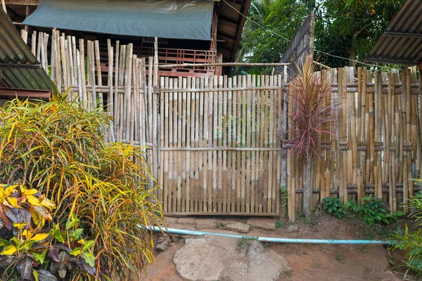 Bambuszäune in einem Haus in Kanchanaburi, Thailand — Stockfoto