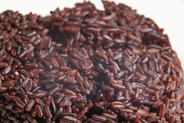 Zblízka dušené rýže riceberry na talíři — Stock fotografie