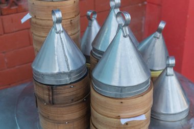 Tayland 'daki sepetin içinde Çin mantısı kulesi.