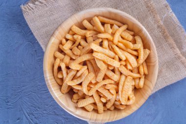 Tahta kasede karides krakeri ya da karides krakeri