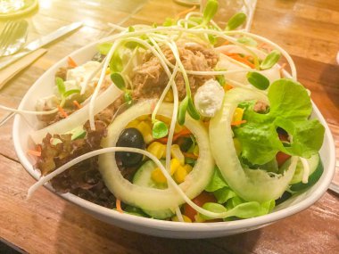 Sosis ve salata Kuzey tarafı Geleneksel Tayland yemeği