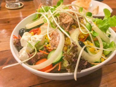 Sosis ve salata Kuzey tarafı Geleneksel Tayland yemeği