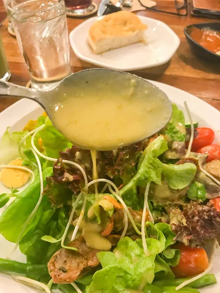 Salsicha e salada do lado norte Comida tradicional da Tailândia — Fotografia de Stock