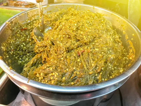 Mergulho de pimenta verde tailandesa do norte ou Nam Prik Num em tailandês — Fotografia de Stock