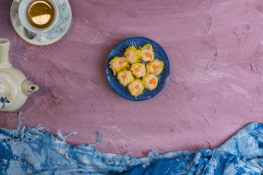 Dim sum buğulanmış karidesli böreğe yakın.