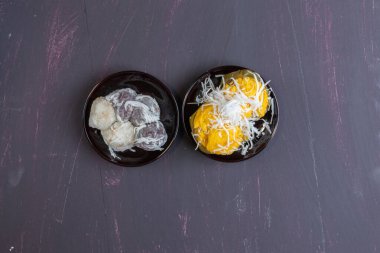 Pandanus Flavour ve Toddy Palm Cake 'li Hindistan cevizli börek.