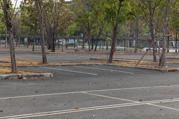 Empty outdoor car parking at the park, Thailand — Stock Photo, Image