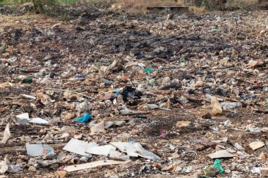 İnşaat alanındaki çöp yığını yıkımdan sonra