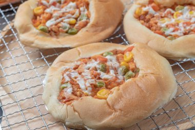 Tayland usulü doğranmış domuz çöreği.