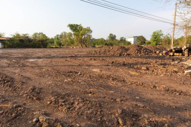 Tayland 'daki inşaat sahasında kahverengi toprak
