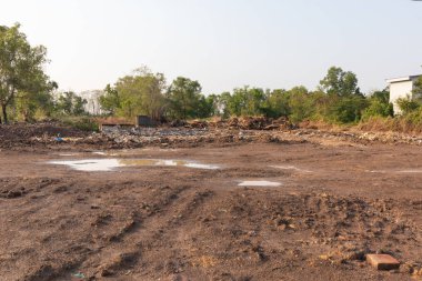 Tayland 'daki inşaat sahasında kahverengi toprak