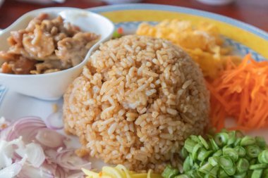 Tayland usulü Karides Ezmesi Tarifi ile Karışık Pirinç