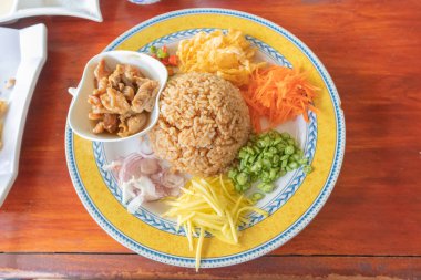 Tayland usulü Karides Ezmesi Tarifi ile Karışık Pirinç