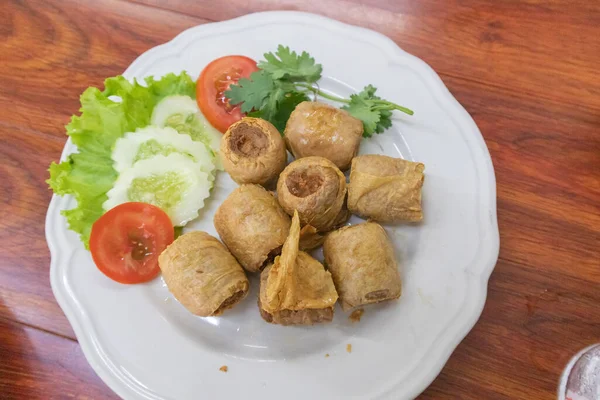Rollo de carne de cangrejo frito profundo (Hoi Jo), provincia de Satun al sur de Tailandia —  Fotos de Stock