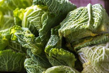 Sebze ve yeşillik üstünde belgili tanımlık sayaç