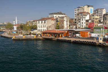 Galata Köprüsü'nden sağa görüntülemek.