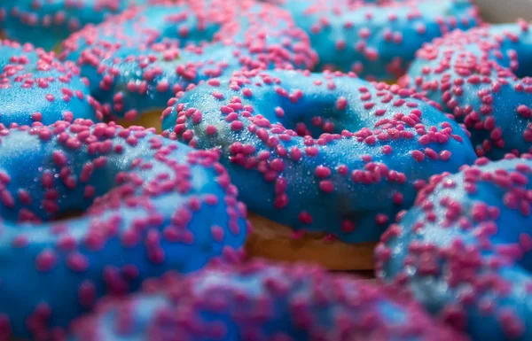 Donuts, différents types, saveurs et couleurs — Photo