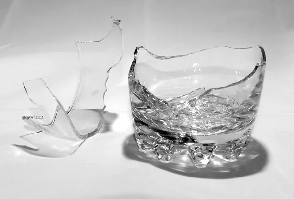 Broken whiskey glass with shrapnel — Stock Photo, Image