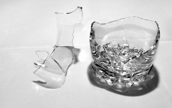 Broken whiskey glass with shrapnel — Stock Photo, Image