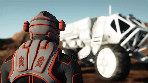 Astronaut en rover op buitenaardse planeet. Martian op mars. Sci - fi concept. Realistische 4 k-animatie. — Stockvideo