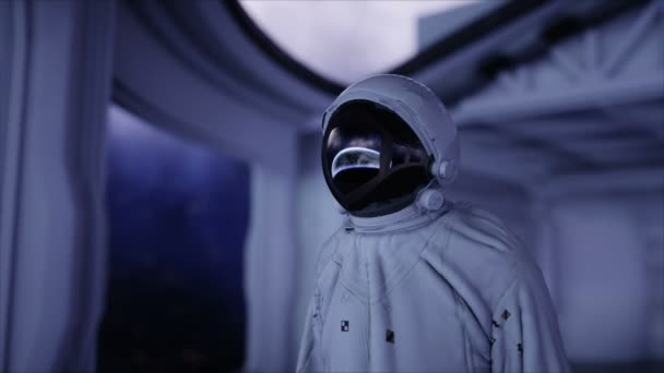 Alleen astronaut in futuristisch ruimteschip, kamer. weergave van de aarde. filmische 4 k-beeldmateriaal. — Stockvideo