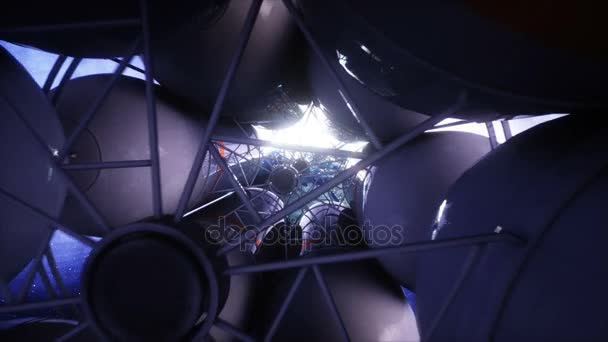 未来的な宇宙船。地球の飛行ビュー。4 k アニメーション映画. — ストック動画