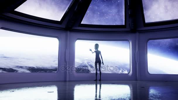 Alien en habitación futurista. mano extendiéndose con el planeta Tierra. Concepto futurista OVNI. Animación cinematográfica 4k . — Vídeos de Stock