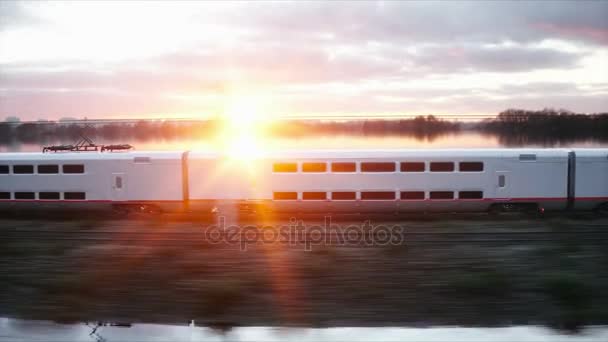 Tren de pasajeros eléctrico. Conduce muy rápido. viaje y concepto de viaje. Animación realista 4k . — Vídeo de stock