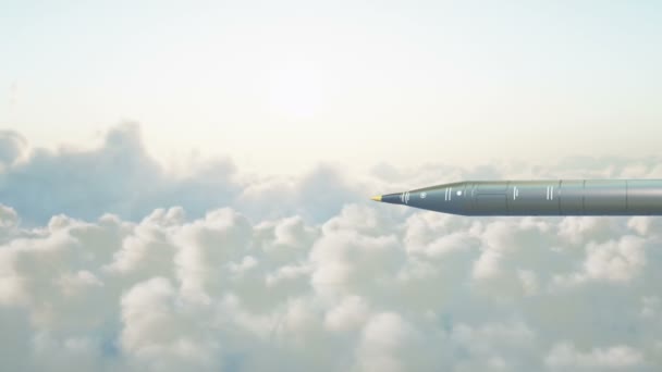 Ballistische nucleaire raket boven de wolken vliegen. Oorlog en militaire concept. Realistische 4 k-animatie. — Stockvideo